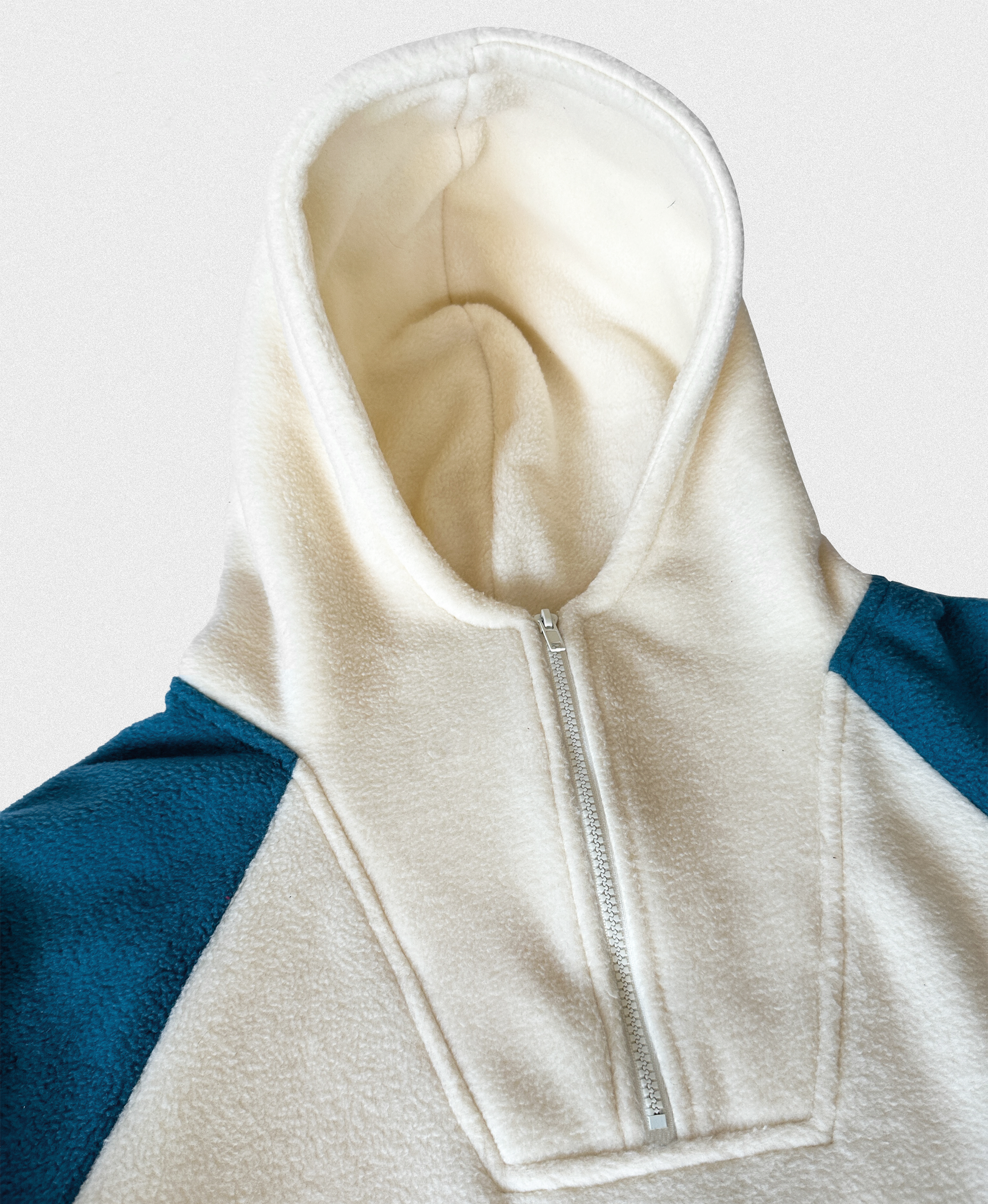 HOODIE/CANGURO POLAR BICOLOR SNORLAX - E. LIMITADA